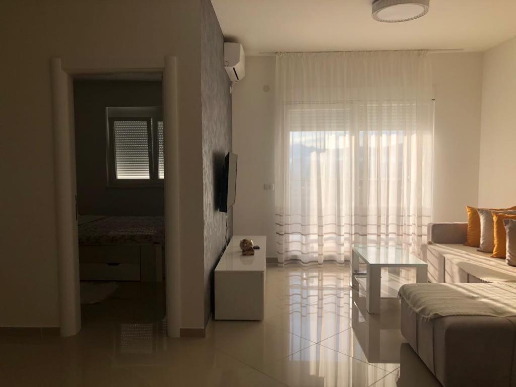 Apartamento Luda Kuca Bar Exterior foto